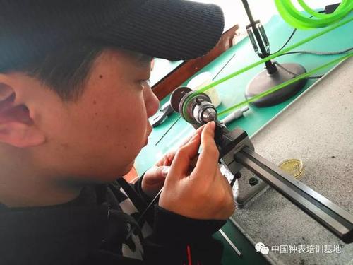 匠心如梭，微毫铸时——轻工业钟表研究所培训中心“钟表零部件加工与制作班”纪实